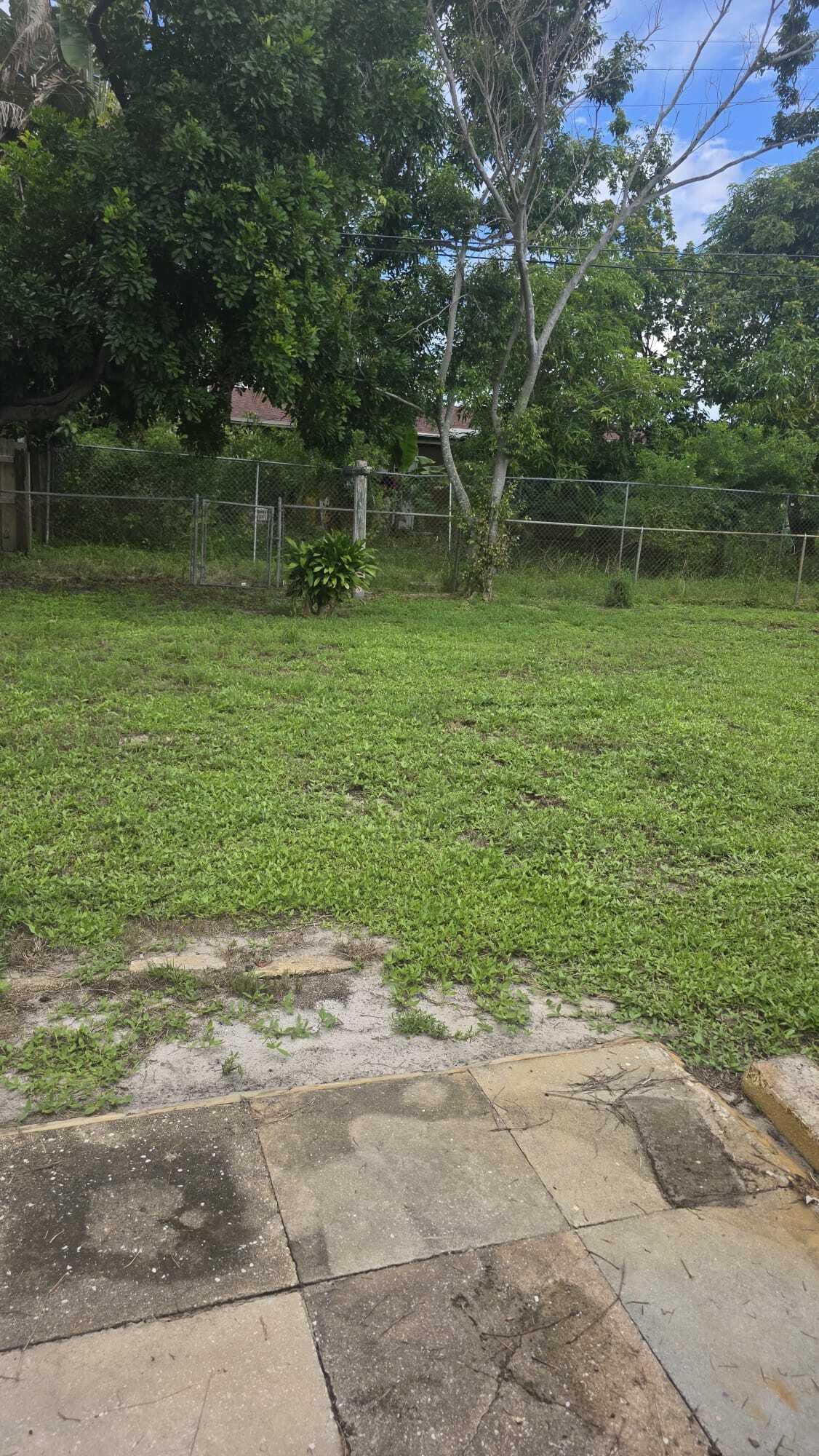 330 W 29TH Street W, Riviera Beach, FL 33404 photo 10