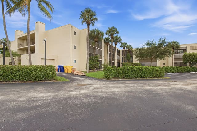 5340 LAS VERDES Circle 202, Delray Beach, FL 33484