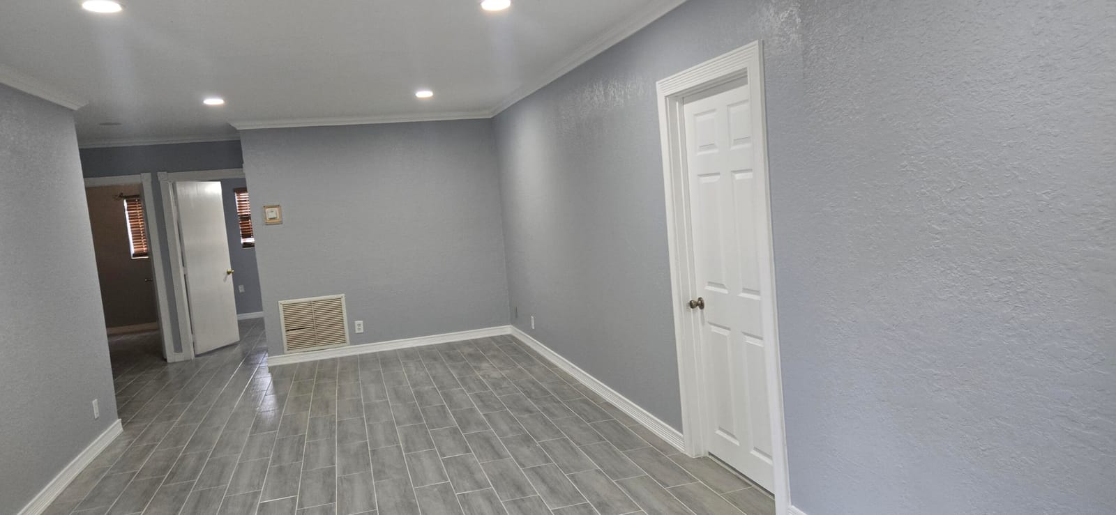 1408 W BROOME Street — photo 7