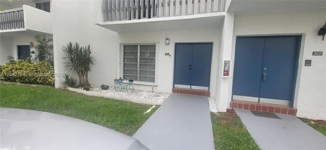 9430 SW 170th Street 303, Palmetto Bay, FL 33157