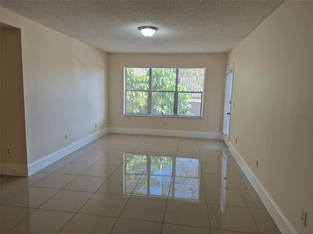 4281 W MCNAB Road 24, Pompano Beach, FL 33069
