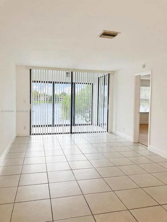 217 Lake Pointe Drive 204, Oakland Park, FL 33309