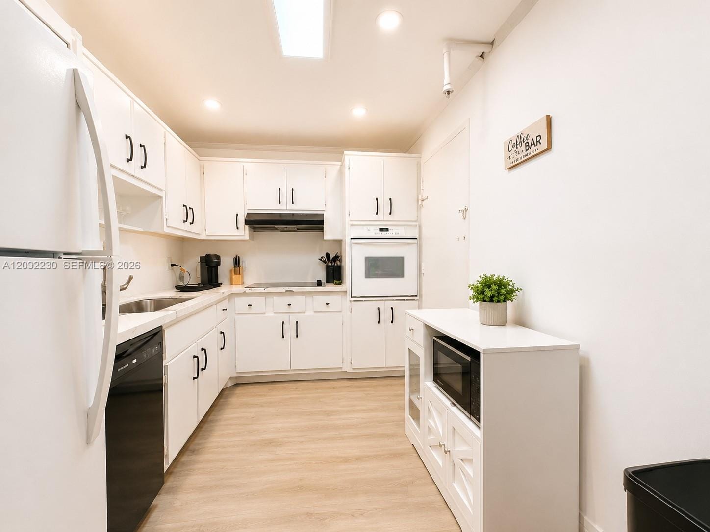 400 Kings Point Drive 1224 — photo 7