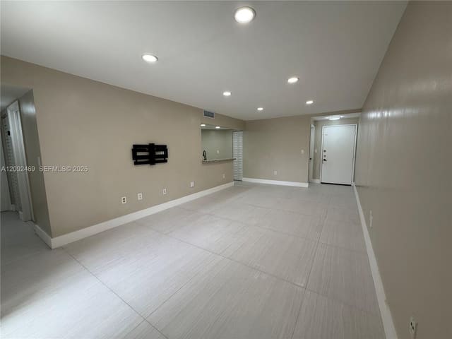 9405 Fontainebleau Boulevard 113-22, Miami, FL 33172