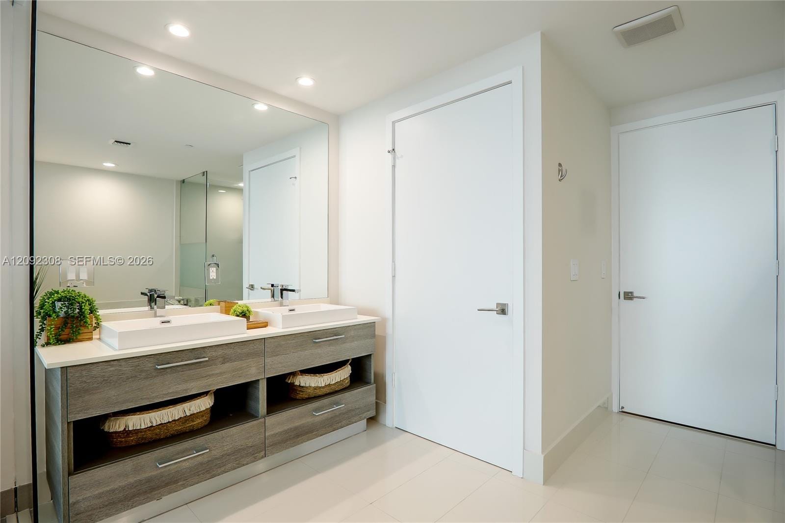 650 NE 32nd Street 4105 — photo 10