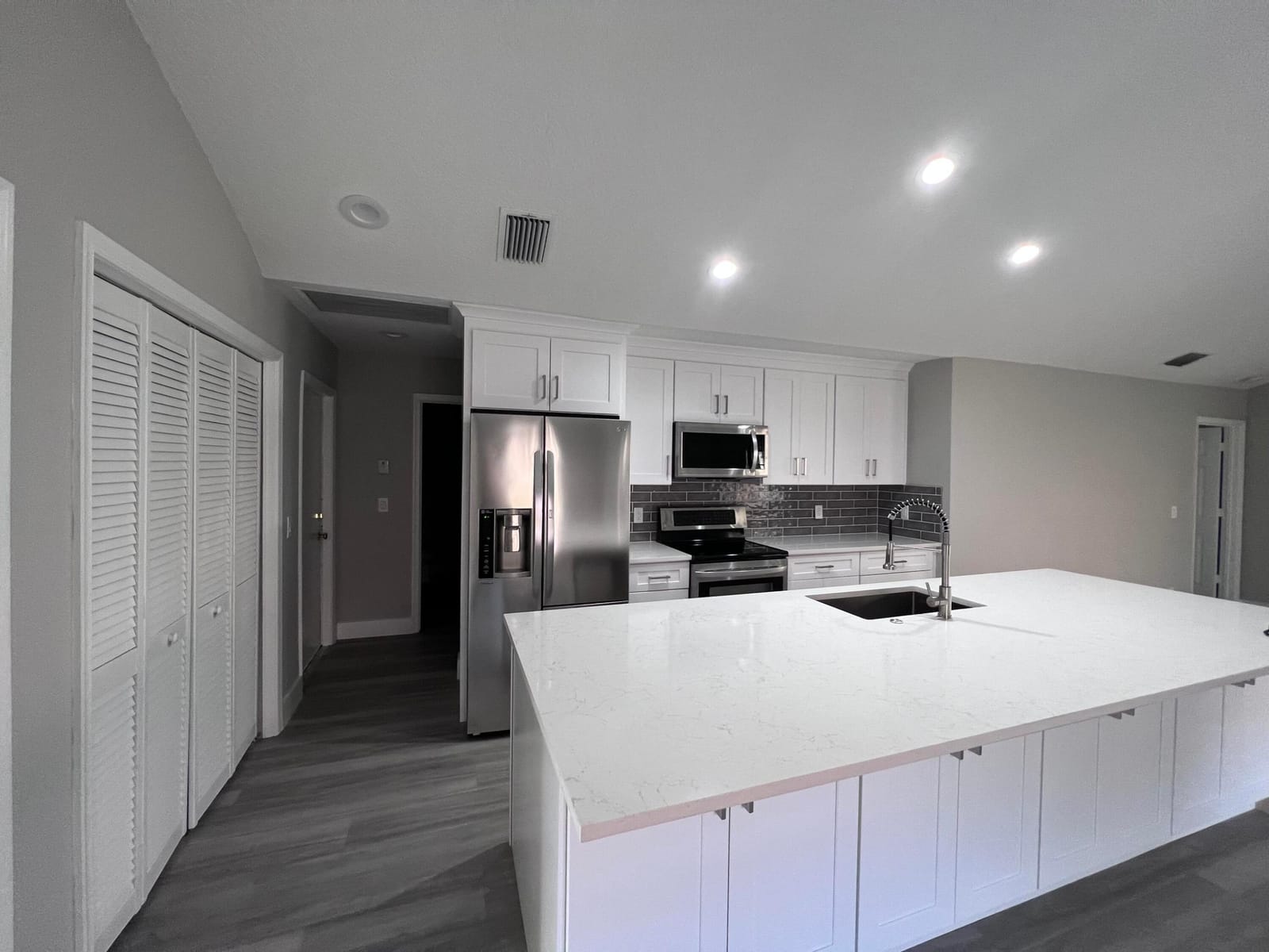 1596 Hawthorne Place — photo 2