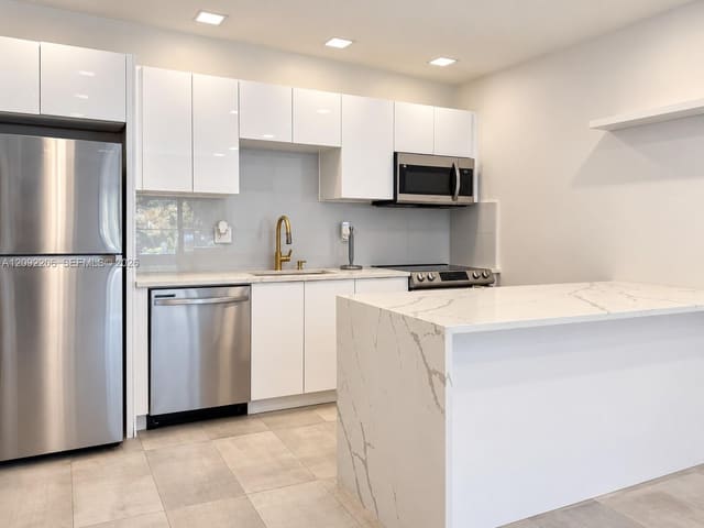 551 NE 26th Street w, Wilton Manors, FL 33305