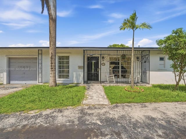 10321 Fairway Heights Boulevard, Miami, FL 33157