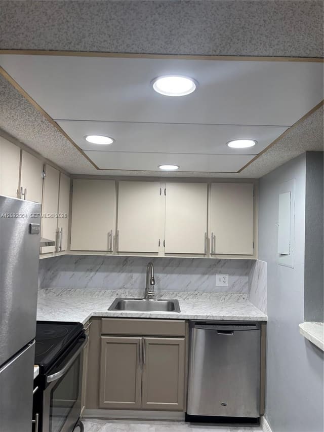 5550 NW 44th Street 312B, Lauderhill, FL 33319