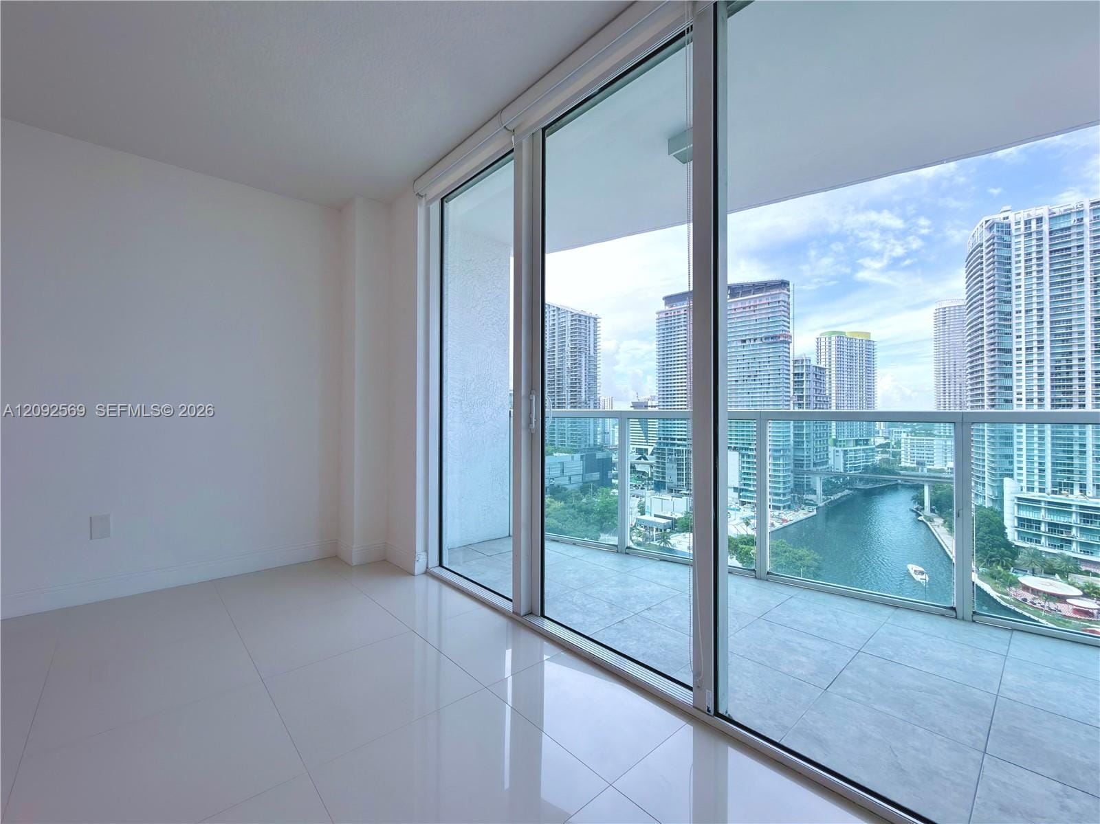 31 SE 5th Street 2307, Miami, FL 33131 photo 13