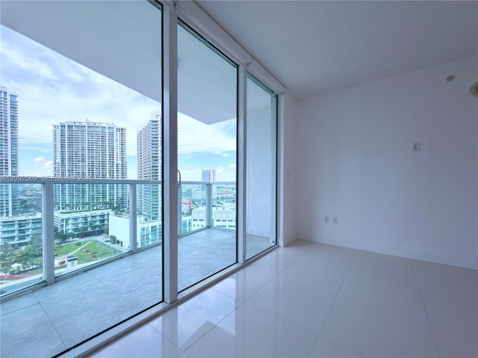 31 SE 5th Street 2307, Miami, FL 33131 photo 14