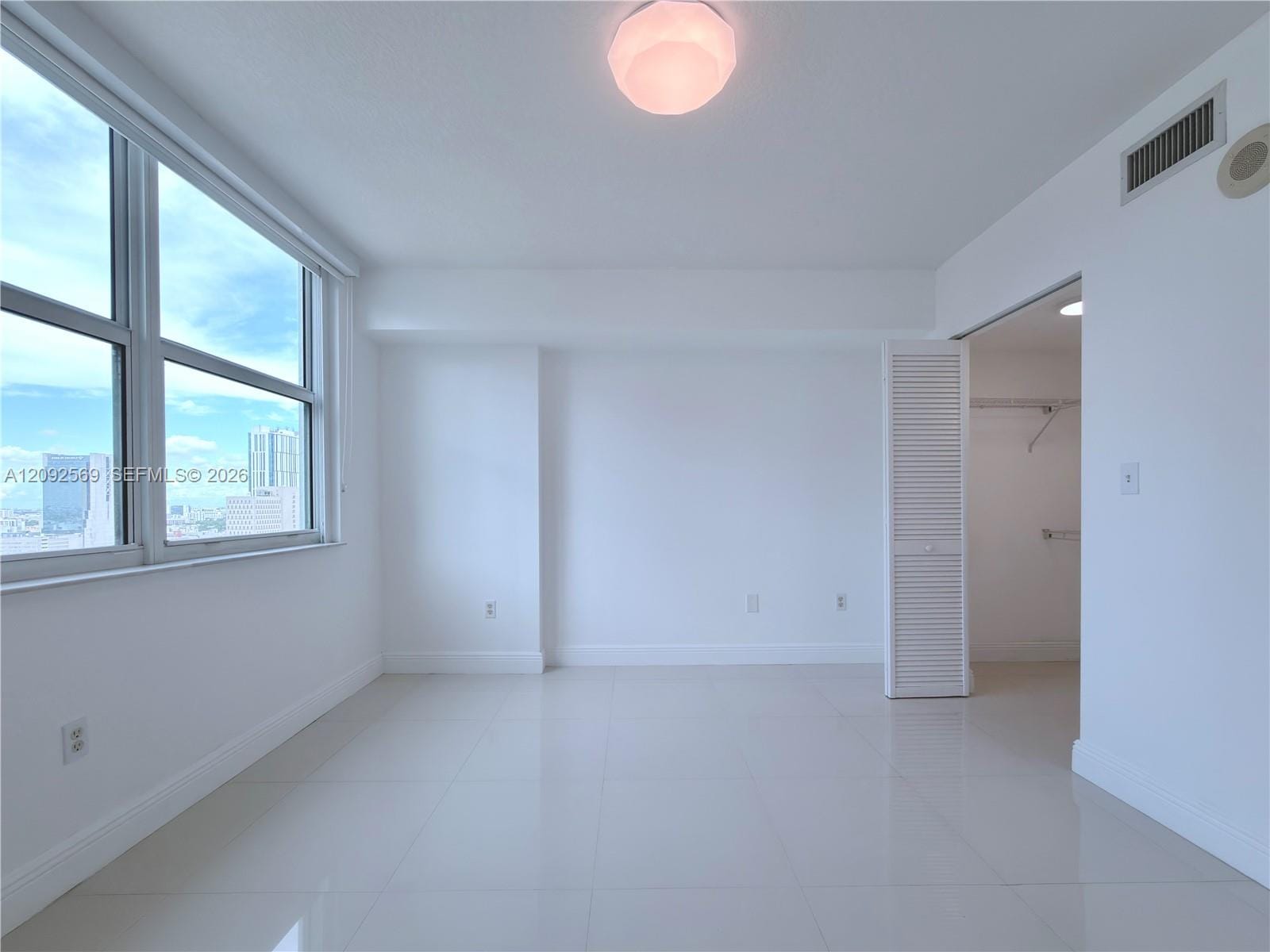 31 SE 5th Street 2307, Miami, FL 33131 photo 15