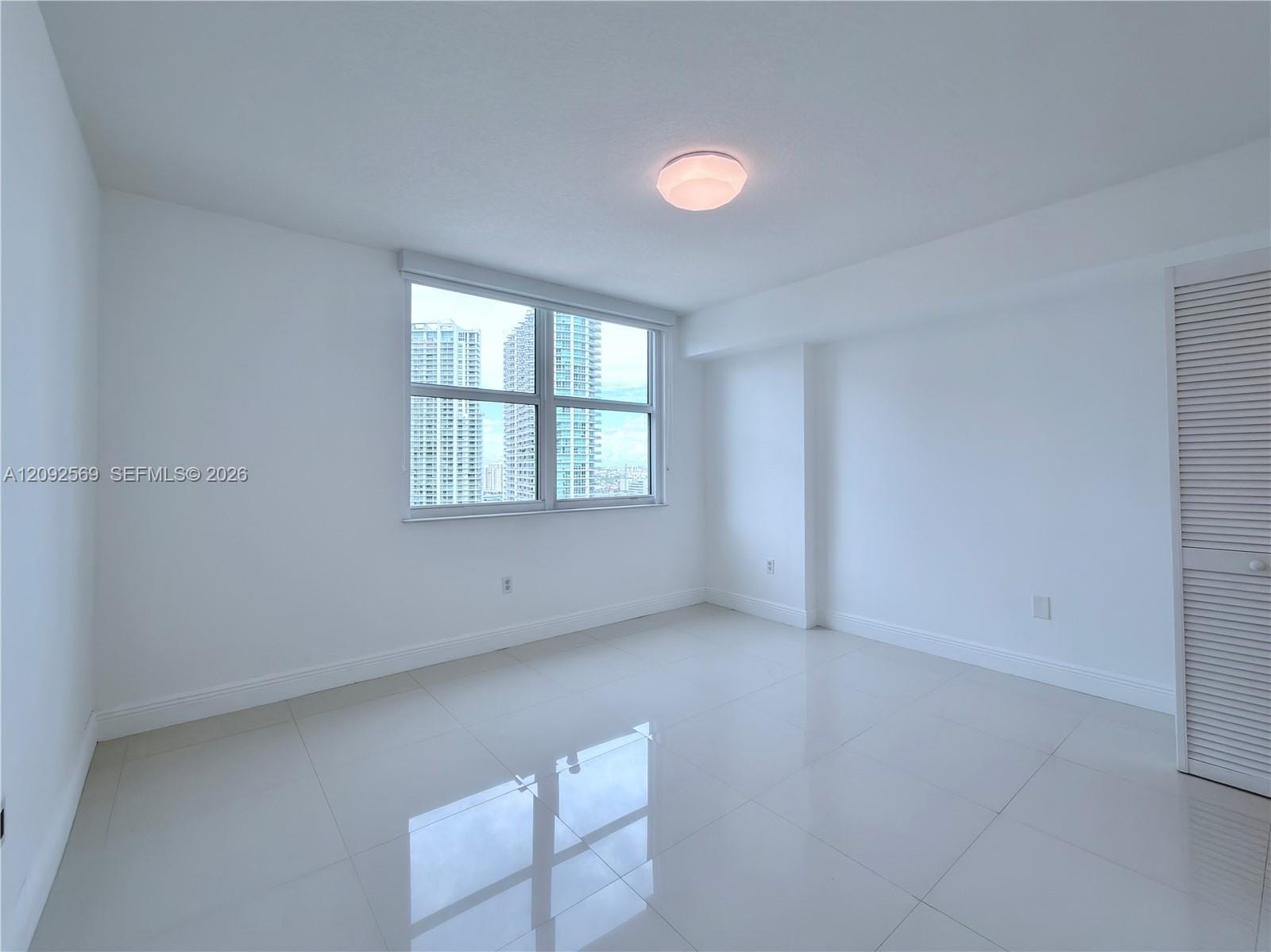 31 SE 5th Street 2307, Miami, FL 33131 photo 16