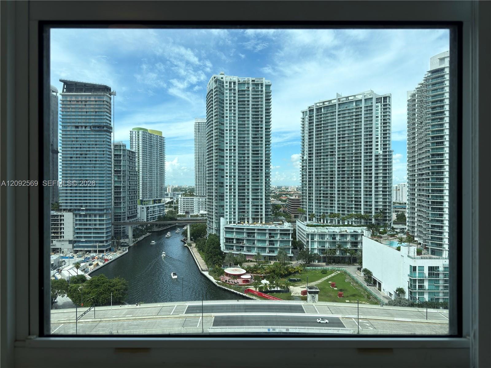 31 SE 5th Street 2307, Miami, FL 33131 photo 17