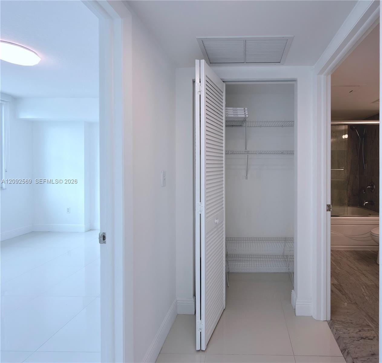 31 SE 5th Street 2307, Miami, FL 33131 photo 20