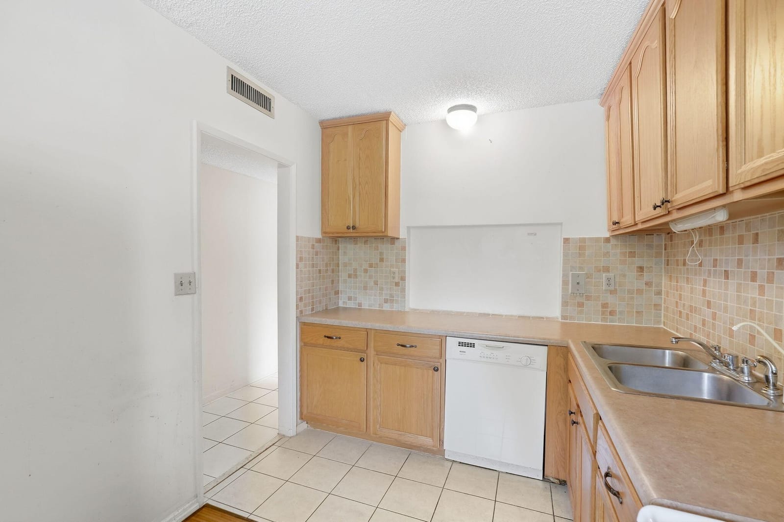 8425 Forest Hills Drive 205 — photo 2