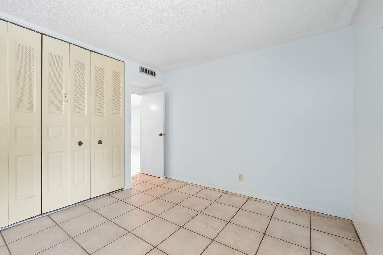 8425 Forest Hills Drive 205 — photo 12