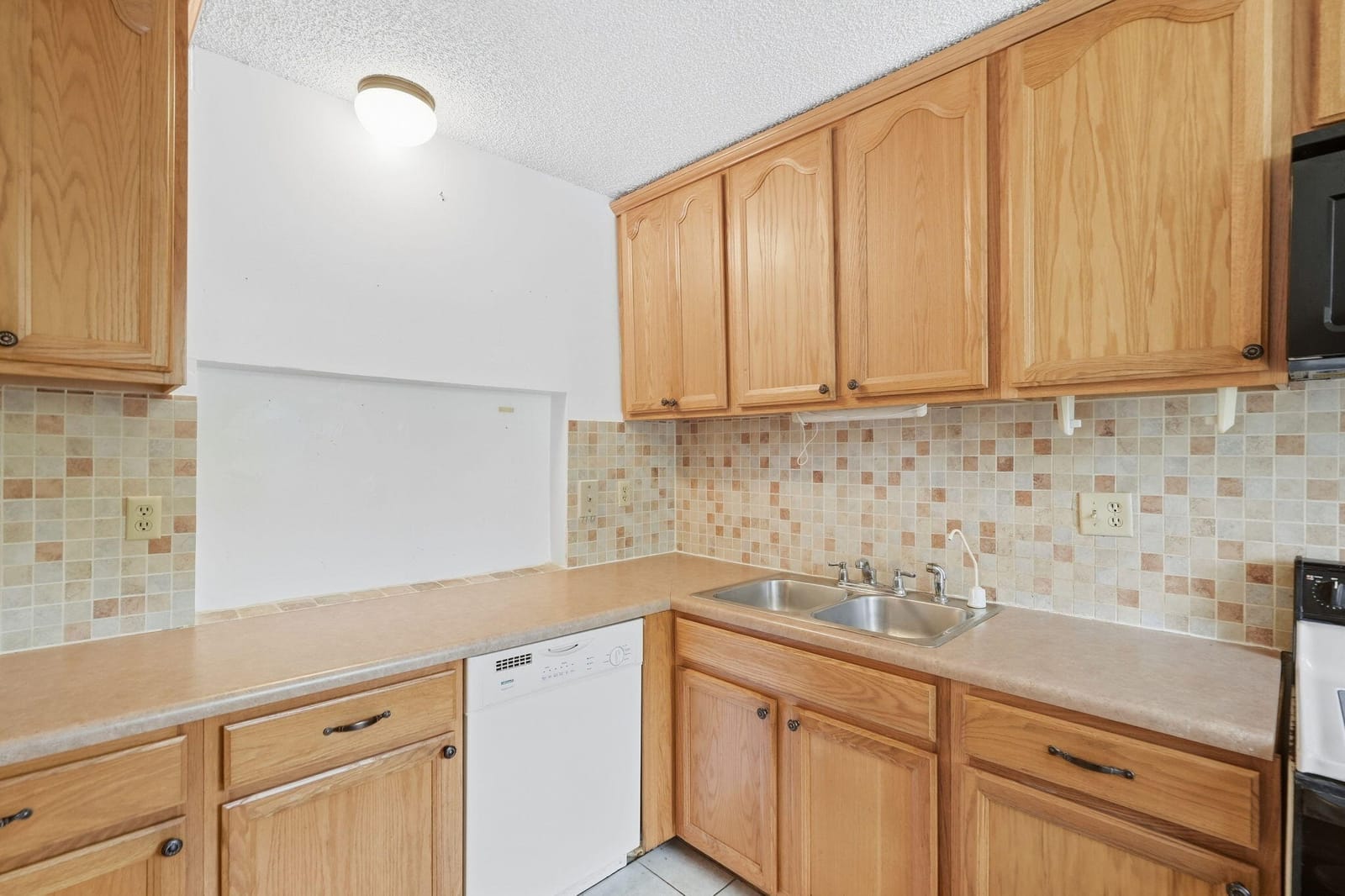 8425 Forest Hills Drive 205 — photo 3