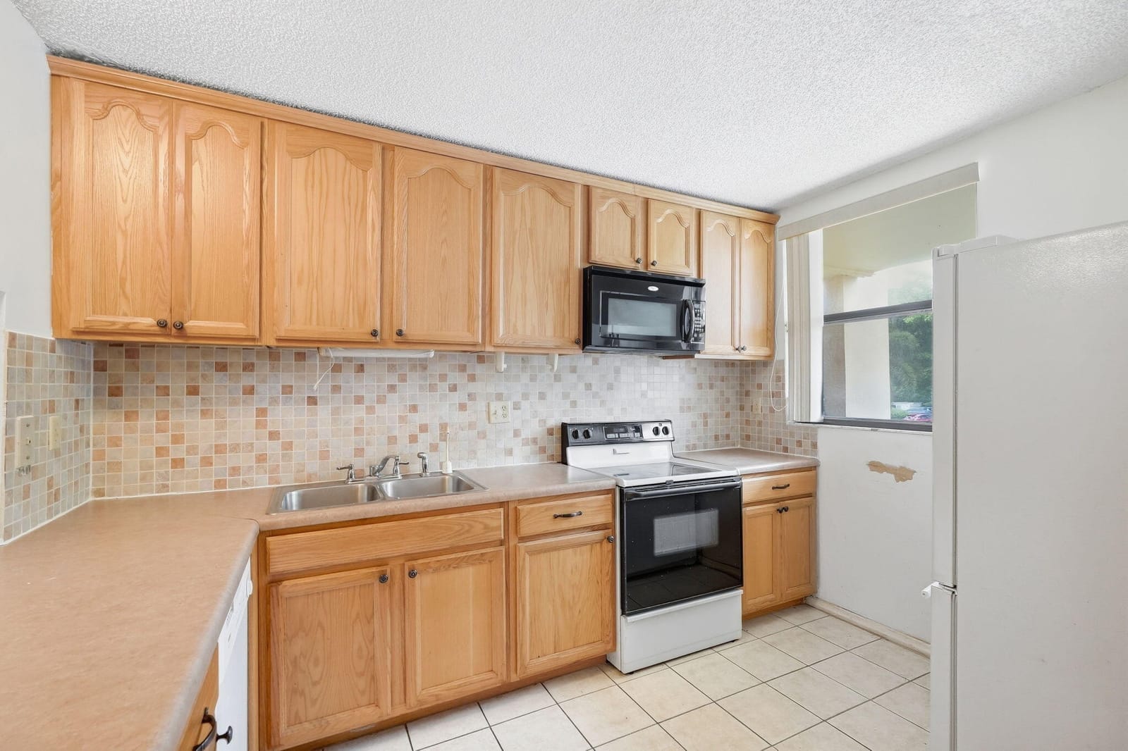 8425 Forest Hills Drive 205 — photo 4