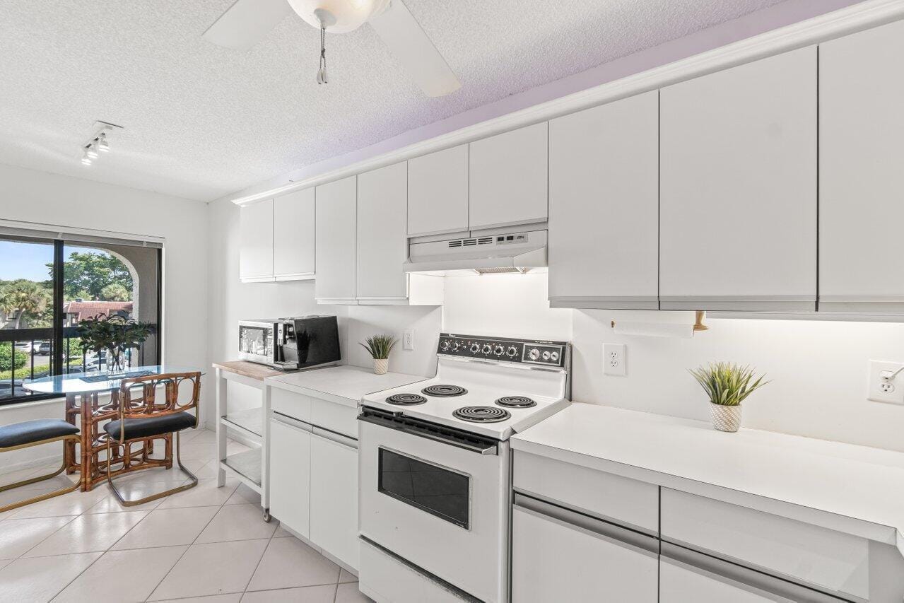 5380 CEDAR LAKE Drive 303, Boynton Beach, FL 33437 photo 13