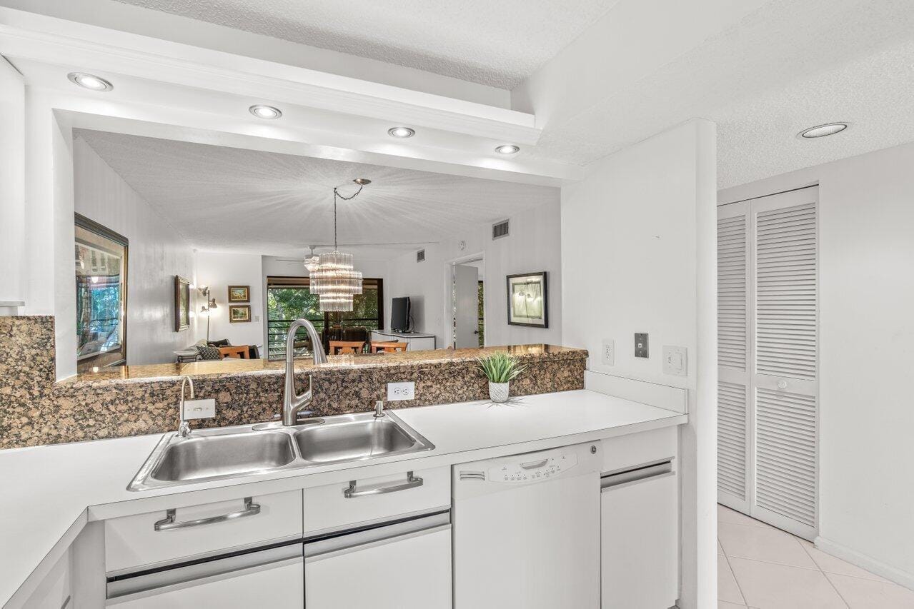 5380 CEDAR LAKE Drive 303, Boynton Beach, FL 33437 photo 16