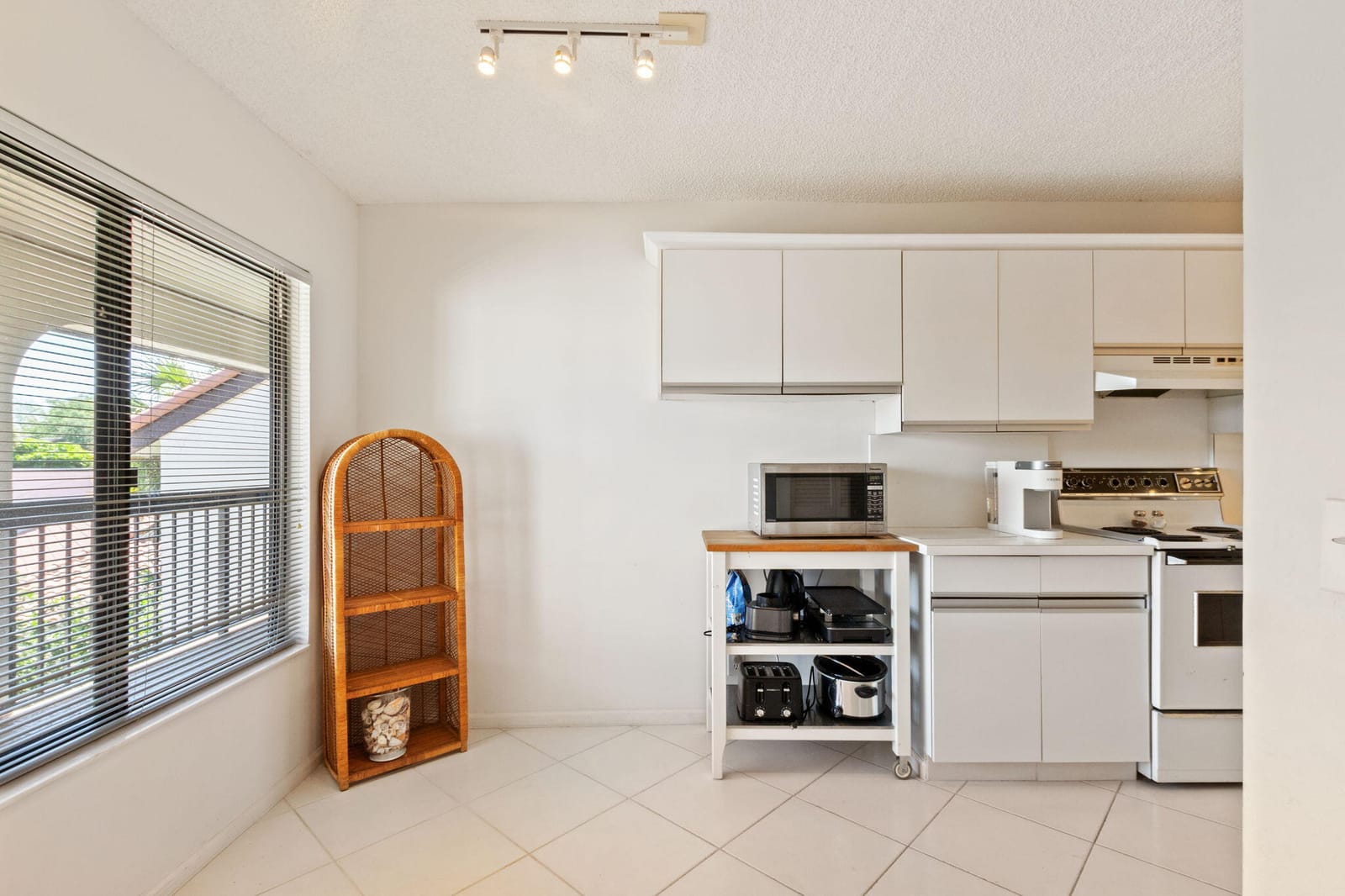 5380 CEDAR LAKE Drive 303 — photo 6