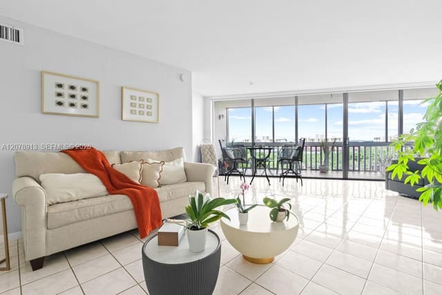6901 Environ Boulevard 7F, Lauderhill, FL 33319