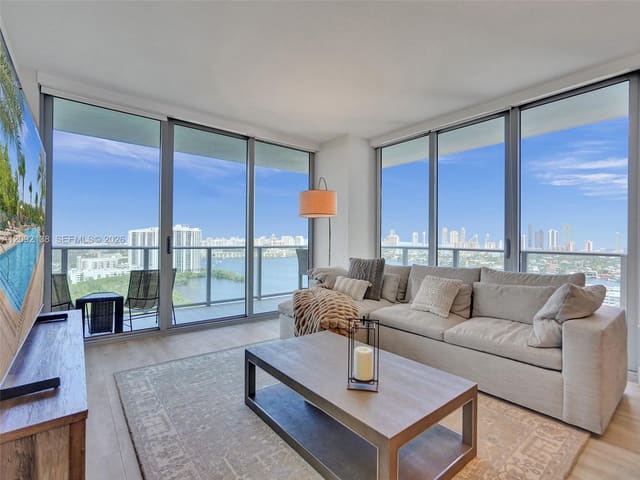 16385 Biscayne Boulevard 2107, North Miami Beach, FL 33160