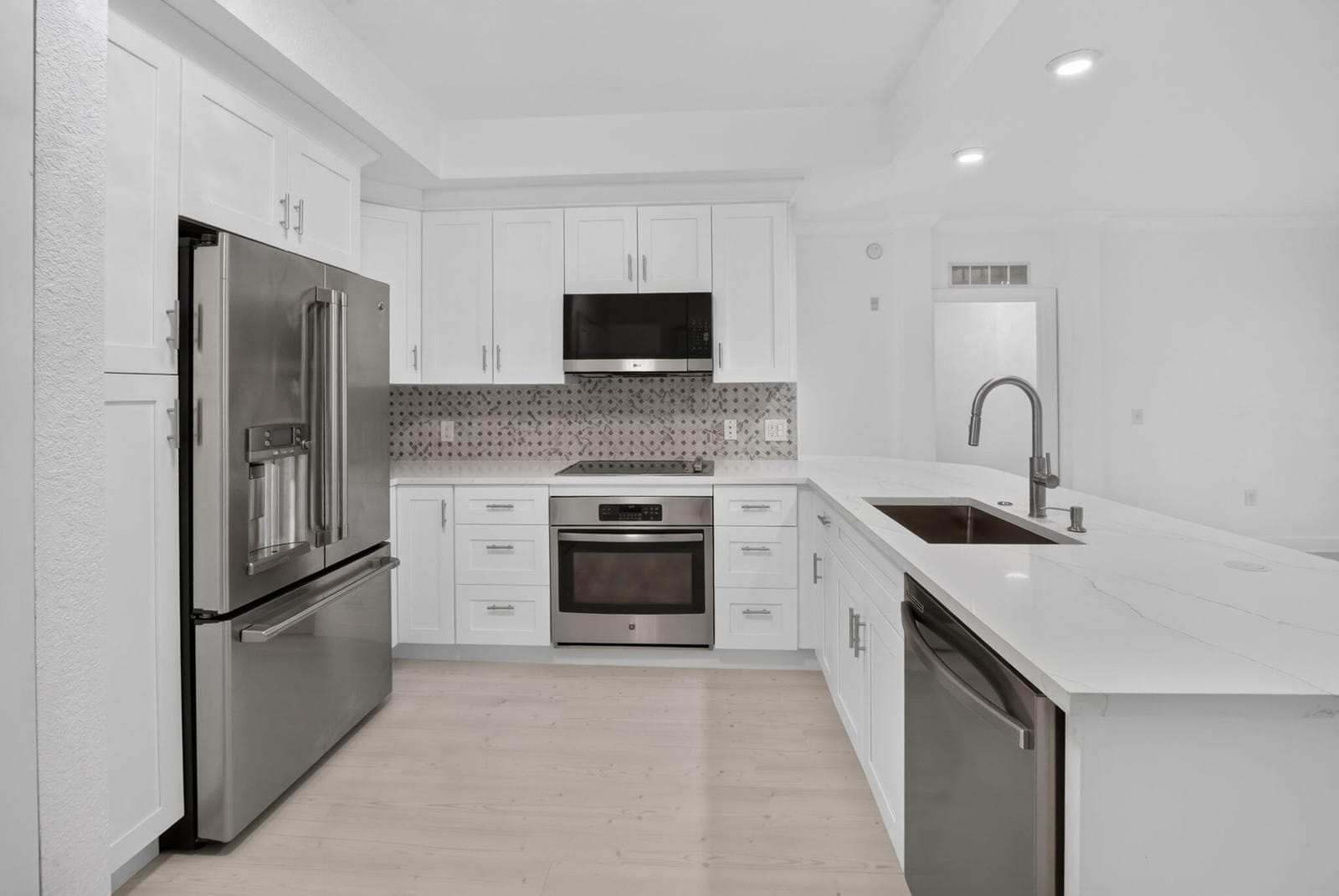 1690 RENAISSANCE COMMONS Boulevard 1201 — photo 3