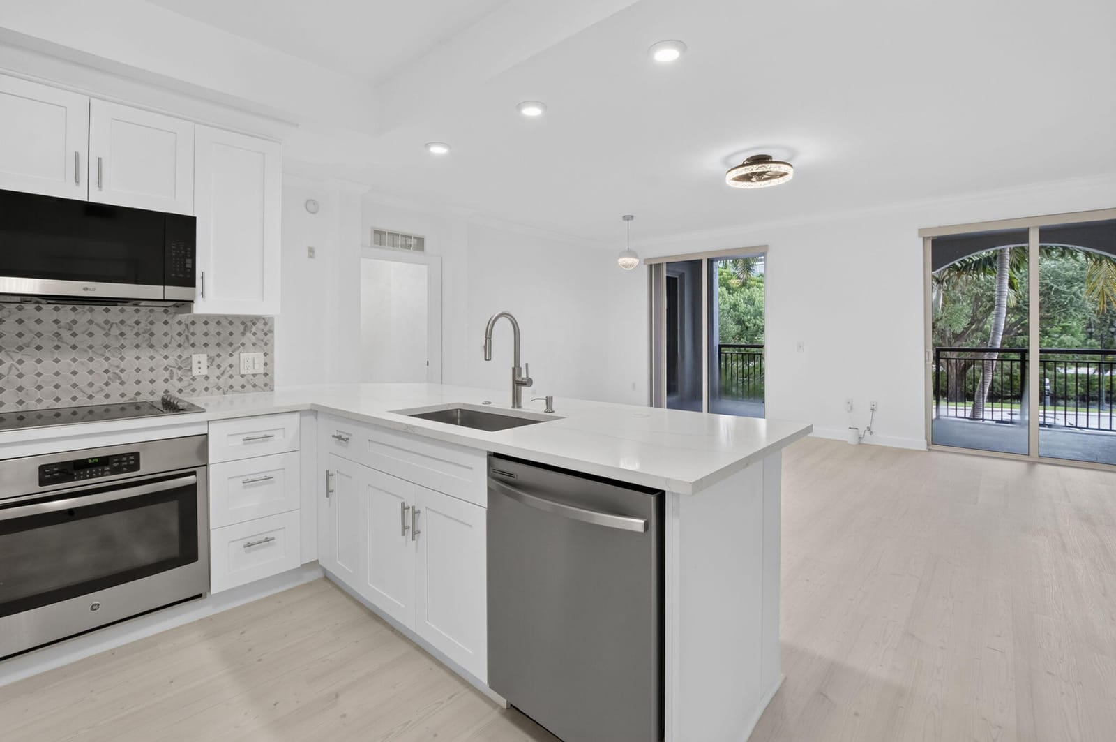 1690 RENAISSANCE COMMONS Boulevard 1201 — photo 6
