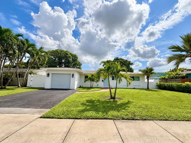 401 SW 72nd Avenue, Pembroke Pines, FL 33023