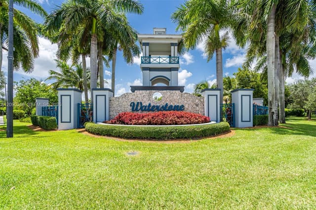 1002 NE 41st Place, Homestead, FL 33033