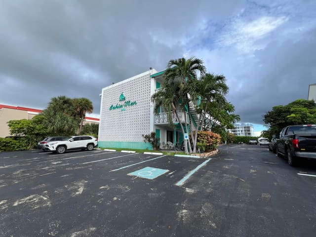 131 SHORE Court B4, North Palm Beach, FL 33408