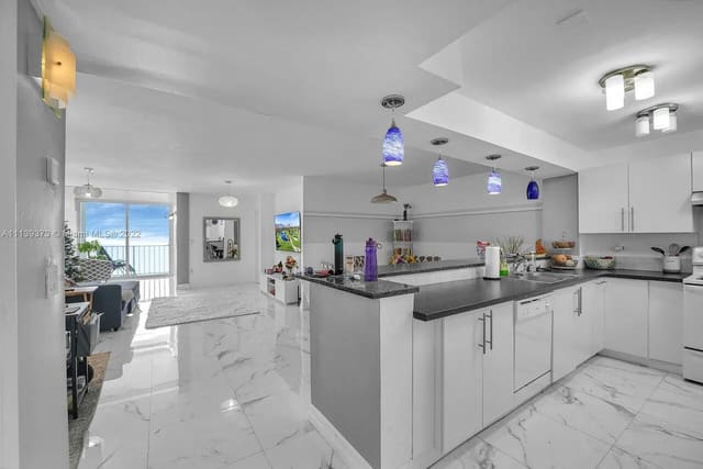 6450 COLLINS Avenue 704, Miami Beach, FL 33141