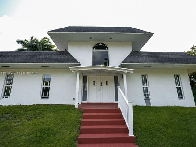 901 SW 121 Avenue, Davie, FL 33325