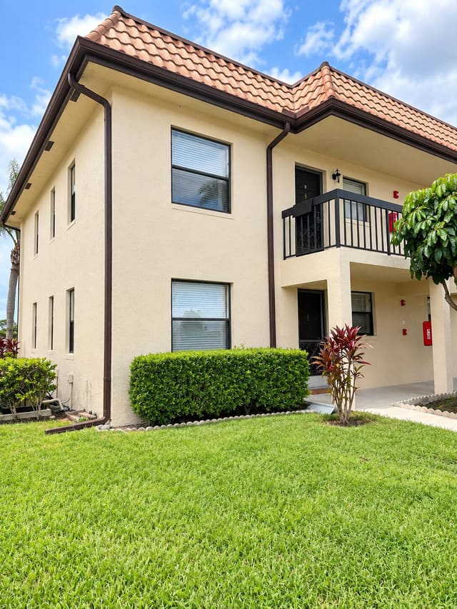 7101 GOLF COLONY Court 101, Lake Worth, FL 33467