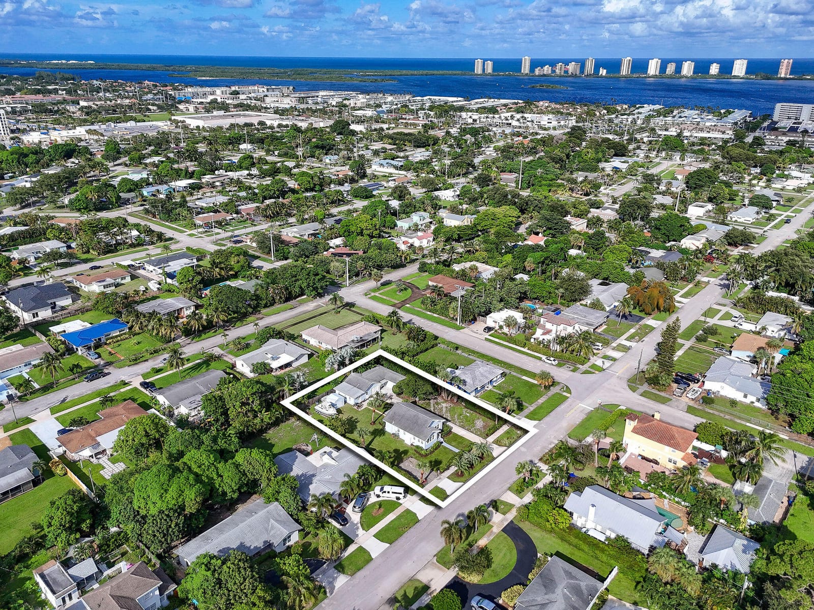 415 Greenbriar Drive, West Palm Beach, FL 33403 photo 2