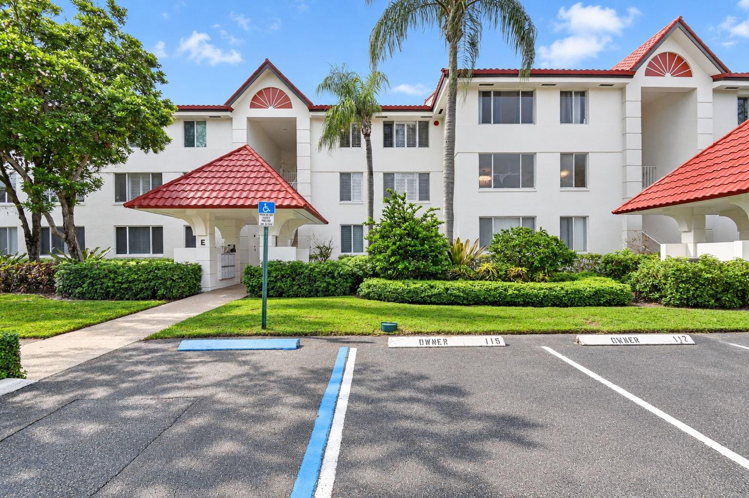102 Half Moon Circle F2, Hypoluxo, FL 33462 photo 2