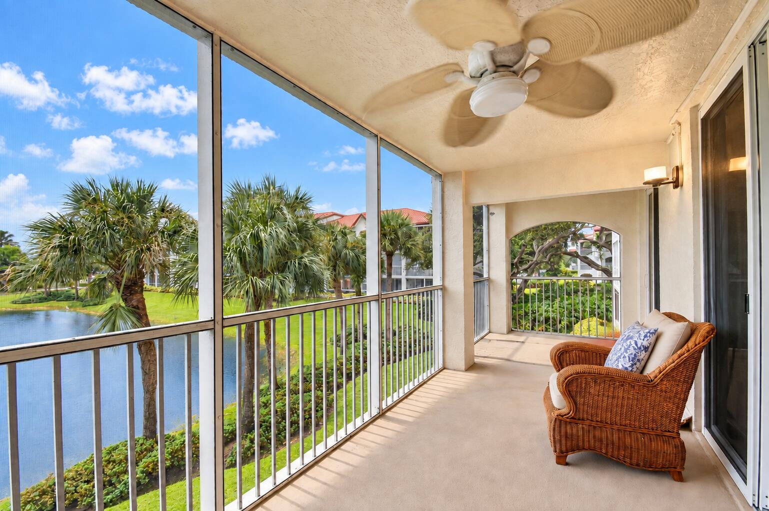 102 Half Moon Circle F2, Hypoluxo, FL 33462 photo 27