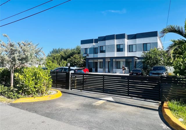 309 NW 7th Court 1, Hallandale Beach, FL 33009