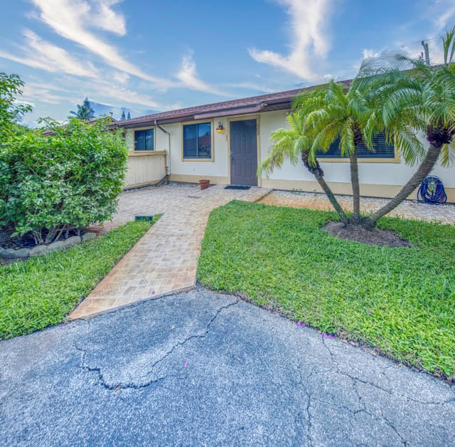 815 ANDREW REDDING Road 302, Lantana, FL 33462