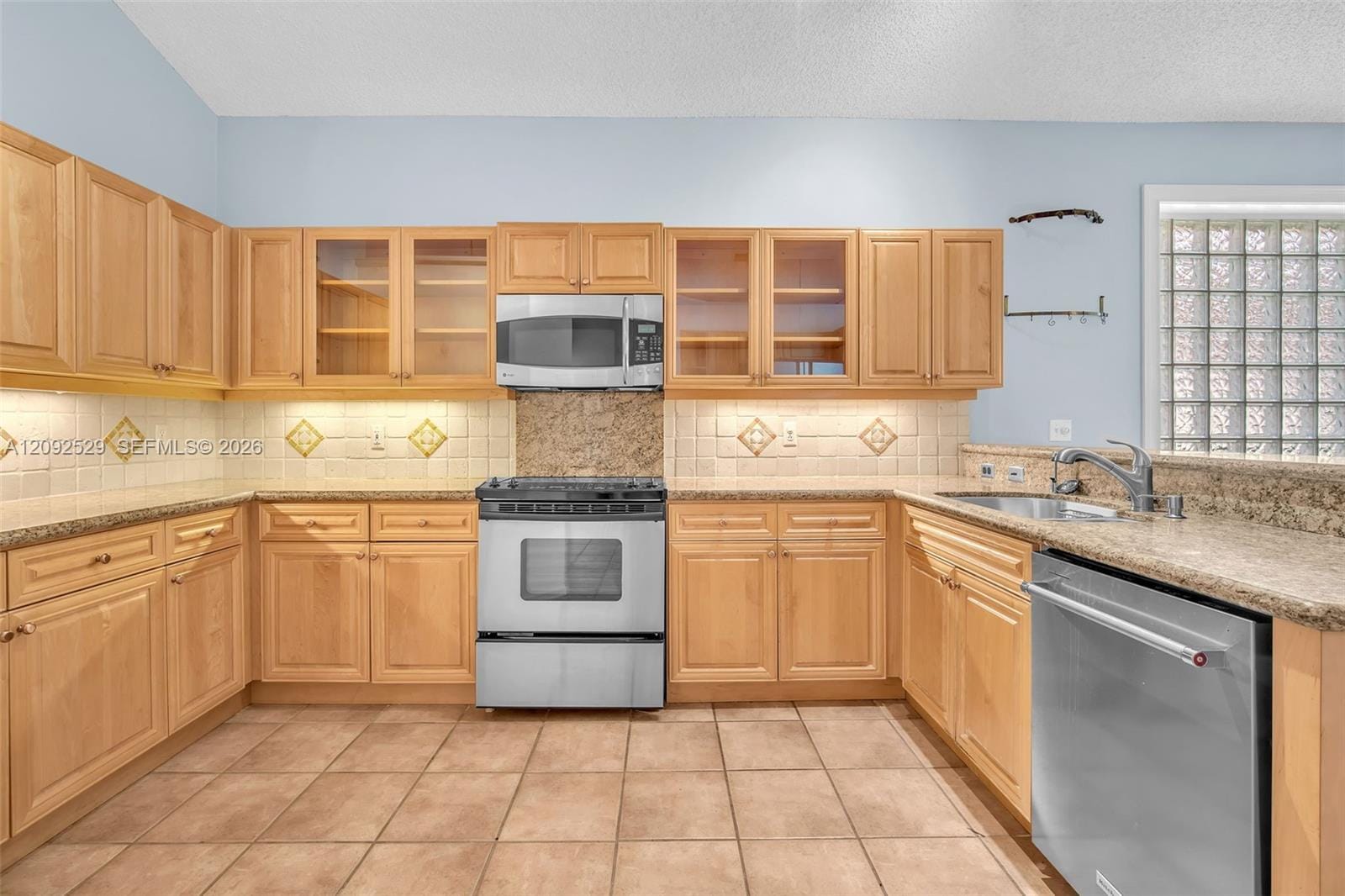 1545 W Lacosta Drive W, Pembroke Pines, FL 33027 photo 8
