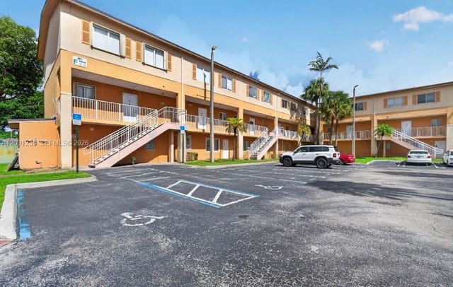 6205 Kendale Lakes Circle 281, Miami, FL 33183