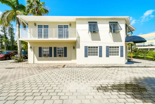850 SW MARTIN DOWNS Boulevard, Palm City, FL 34990