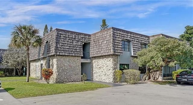 3105 Oakland Shores Drive J202, Oakland Park, FL 33309