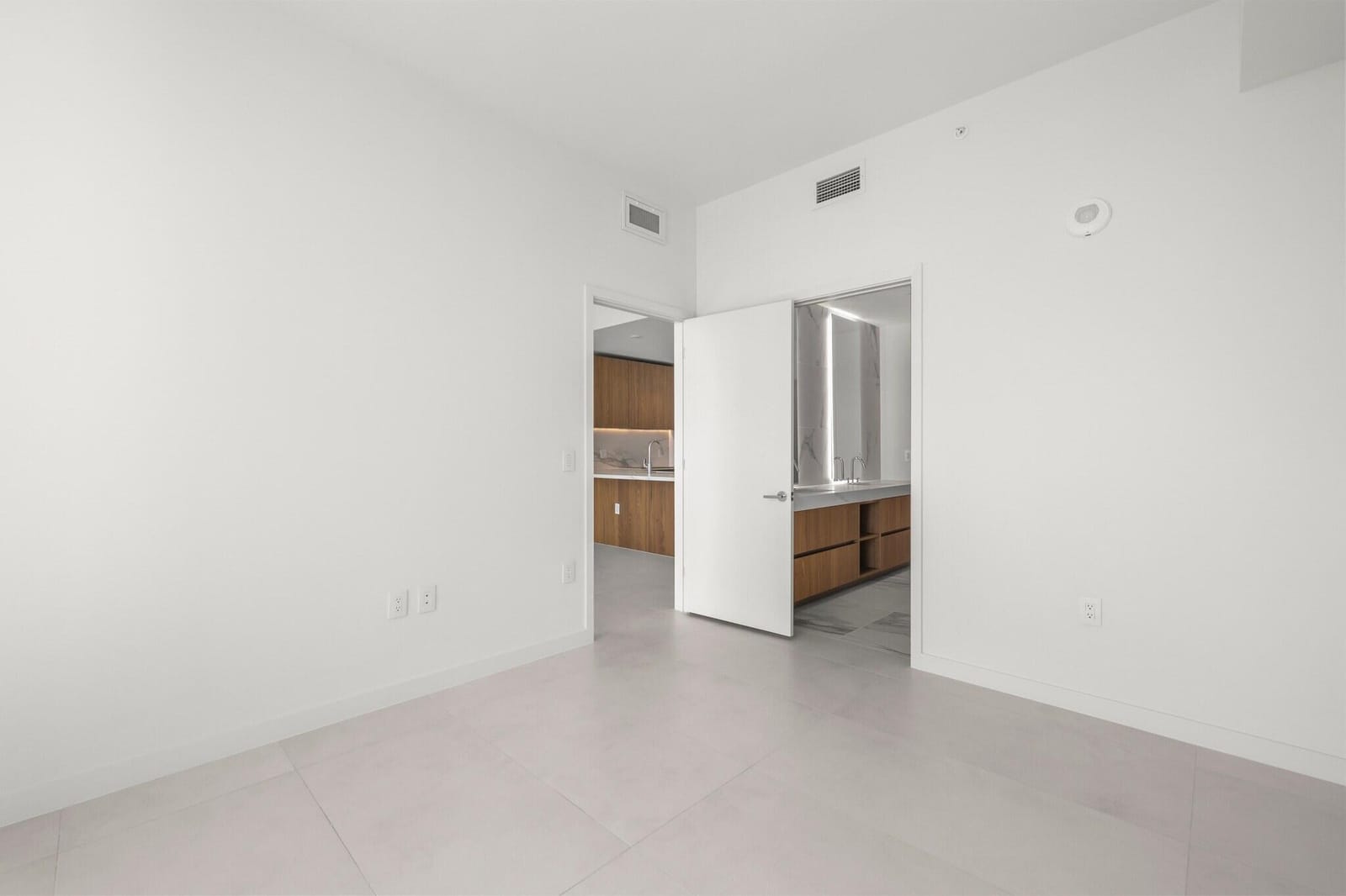 1400 Biscayne Boulevard 2904, Miami, FL 33132 photo 11