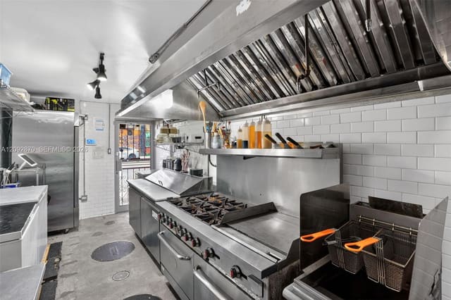 Turnkey Outdoor Beer Garden Culinary Venue, Miami, FL 33138