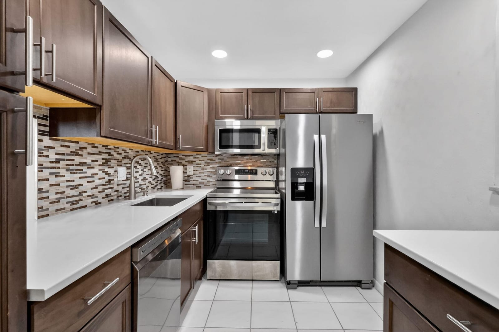2615 NE 1ST Court 201, Boynton Beach, FL 33435 photo 4