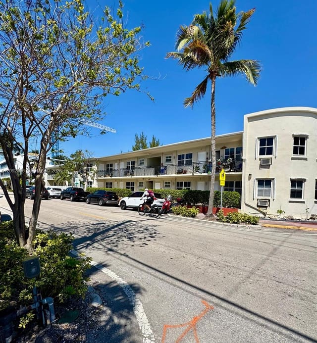 605 77th Street 3, Miami Beach, FL 33141