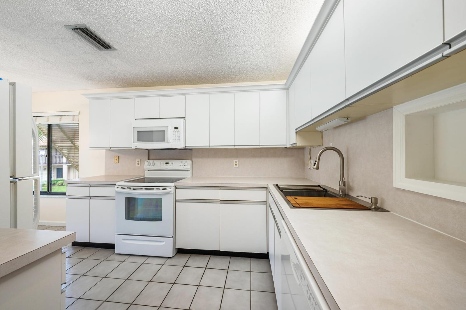 10101 Mangrove Drive 201 — photo 6